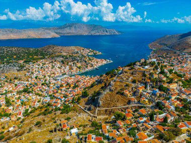 Yunan adası Symi 'nin Panorama manzarası.