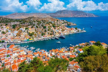 Yunan adası Symi 'nin Panorama manzarası.