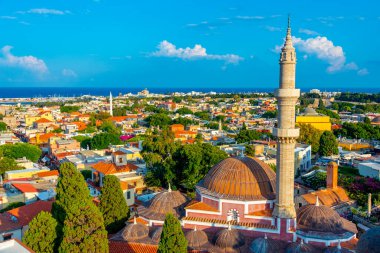Yunan şehri Rodos ve Süleyman Camii 'nin Panorama manzarası.