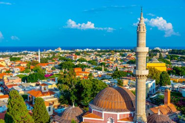 Yunan şehri Rodos ve Süleyman Camii 'nin Panorama manzarası.