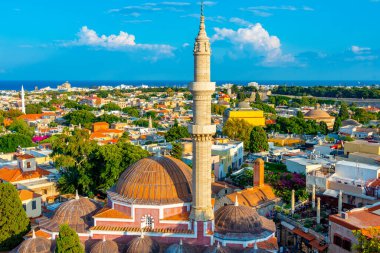 Yunan şehri Rodos ve Süleyman Camii 'nin Panorama manzarası.