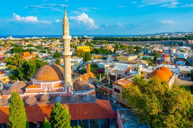 Yunan şehri Rodos ve Süleyman Camii 'nin Panorama manzarası.