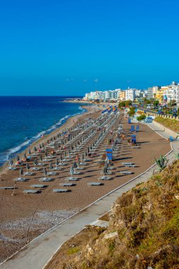 Yunanistan 'ın Rodos kasabasındaki Elli plajının hava manzarası.