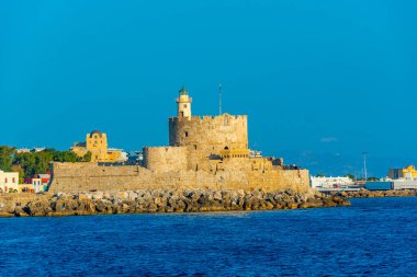 Yunan adasında Aziz Nicholas Kalesi Rodos.