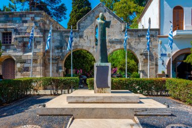 Agios Nikolas 'ın Yunanistan' daki Kos adasındaki kapısı.