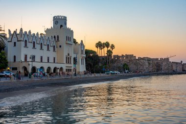 Yunanistan 'da Kos limanının gün batımı manzarası.