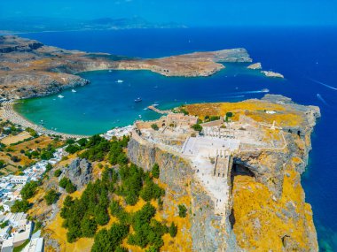 Yunan adası Rodos 'taki Lindos Akropolünün hava görüntüsü.