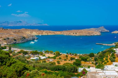 Yunan adasındaki Lindos sahilinin Panorama manzarası.