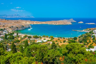 Yunan adasındaki Lindos sahilinin Panorama manzarası.