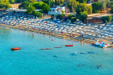 Yunan adasındaki Lindos sahilinin Panorama manzarası.