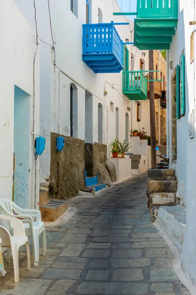ギリシャ島のMandraki町のカラフルな通り Niyros — ストック写真