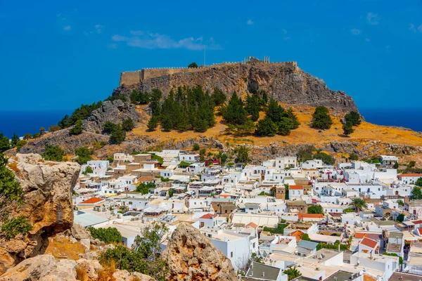 stock image Acropolis of Lindos overlooking traditional white houses at Rhodes island, Greece.