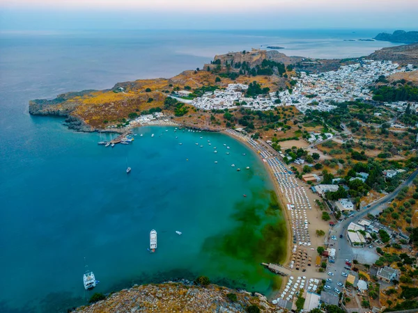 罗得岛希腊城镇林多斯的日落全景 — 图库照片