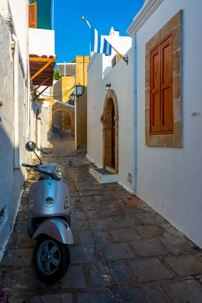 Witte Straten Van Griekse Stad Lindos Rhodos Eiland — Stockfoto