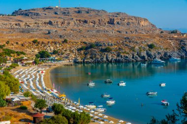 Yunan adasındaki Lindos sahilinin Panorama manzarası.