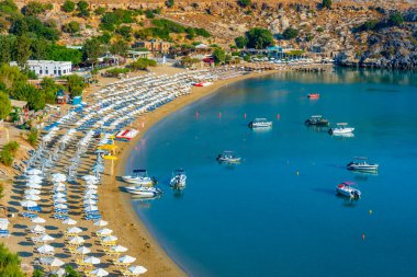 Yunan adasındaki Lindos sahilinin Panorama manzarası.