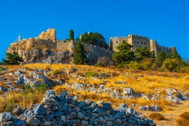 Yunan adası Rodos 'ta Lindos Akropolis manzarası.