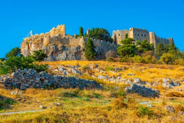 Yunan adası Rodos 'ta Lindos Akropolis manzarası.