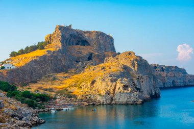 Yunan adası Rodos 'ta Lindos Akropolis manzarası.