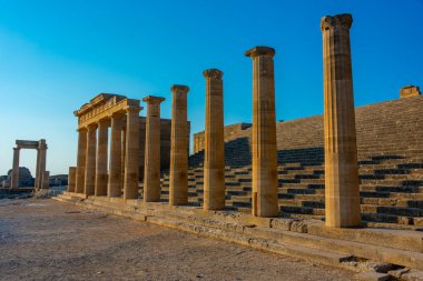 Yunan adası Rodos 'ta Lindos Akropolis manzarası.