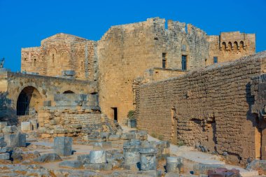 Yunan adası Rodos 'ta Lindos Akropolis manzarası.
