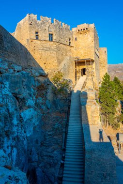 Yunan adası Rodos 'ta Lindos Akropolis manzarası.