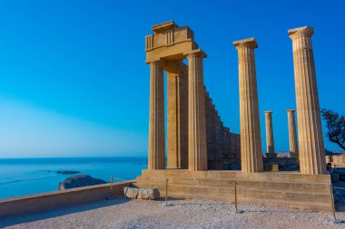 Yunan adası Rodos 'ta Lindos Akropolis manzarası.