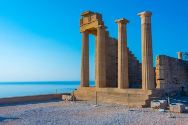 Yunan adası Rodos 'ta Lindos Akropolis manzarası.