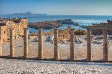 Yunan adası Rodos 'ta Lindos Akropolis manzarası.