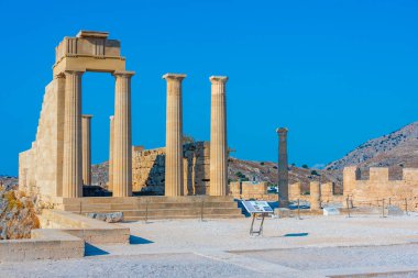 Yunan adası Rodos 'ta Lindos Akropolis manzarası.