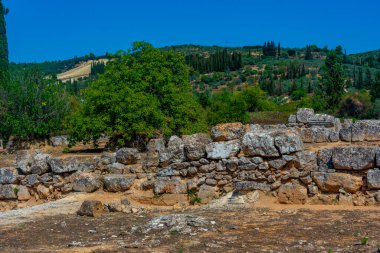 Yunanistan 'daki antik Nemea kompleksindeki Zeus tapınağının kalıntıları.