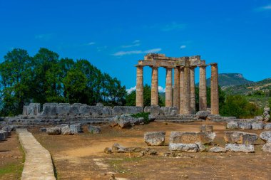 Yunanistan 'daki antik Nemea kompleksindeki Zeus tapınağının kalıntıları.