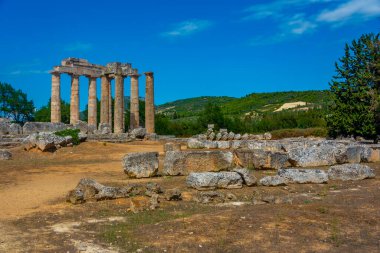 Yunanistan 'daki antik Nemea kompleksindeki Zeus tapınağının kalıntıları.