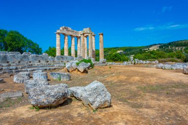 Yunanistan 'daki antik Nemea kompleksindeki Zeus tapınağının kalıntıları.