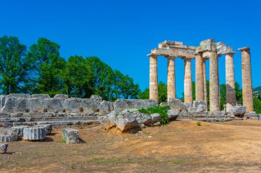 Yunanistan 'daki antik Nemea kompleksindeki Zeus tapınağının kalıntıları.