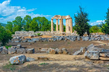 Yunanistan 'daki antik Nemea kompleksindeki Zeus tapınağının kalıntıları.