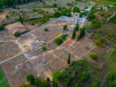 Yunanistan 'daki antik Nemea kompleksindeki Zeus Tapınağı Panoraması.