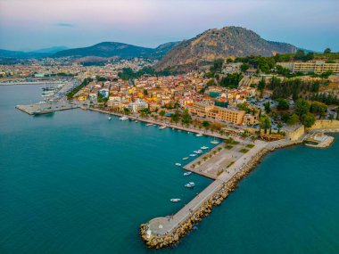 Yunan kenti Nafplio 'da deniz kenarına bakan Palamidi kalesi.