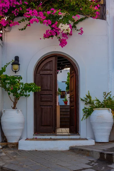 Pôr Sol Vista Das Ruas Brancas Cidade Grega Lindos Ilha — Fotografia de Stock