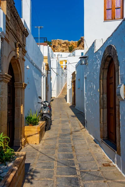 Bílé Ulice Řeckého Města Lindos Ostrově Rhodos — Stock fotografie