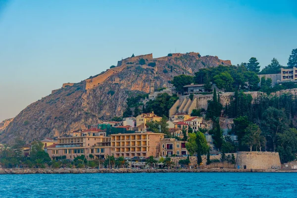 Palamidi Fortress Ovelooking Searide Promenade Грецькому Місті Нафпліон — стокове фото