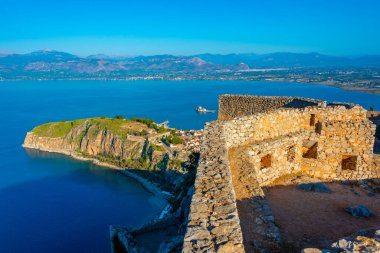 Yunan kenti Nafplio 'daki Palamidi kalesinin kalıntıları.