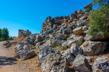 Tiryns Yunanistan 'ın Mora kentindeki Argolis' te Miken arkeolojik bir sitedir..
