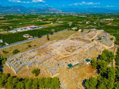 Tiryns Yunanistan 'ın Mora kentindeki Argolis' te Miken arkeolojik bir sitedir..