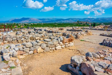Tiryns Yunanistan 'ın Mora kentindeki Argolis' te Miken arkeolojik bir sitedir..