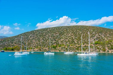 Yunanistan 'da Emioni' de tekneler demirliyor.