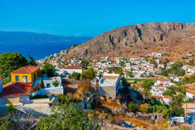 Yunanistan 'daki Hydra kasabasının havadan görünüşü.