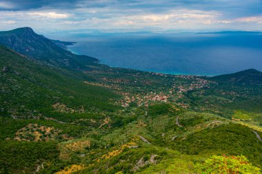 Yunanistan 'ın Mora adasındaki Poulithra köyünün Panorama manzarası.