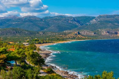 Yunanistan 'ın Mora yarımadasındaki Pori plajının Panorama manzarası.