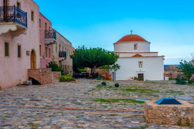 Yunan şehri Monemvasia 'daki Krisafitissa Meydanı.